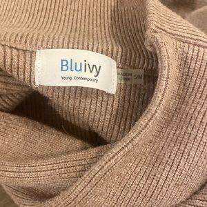 Bluivy pullover sweater